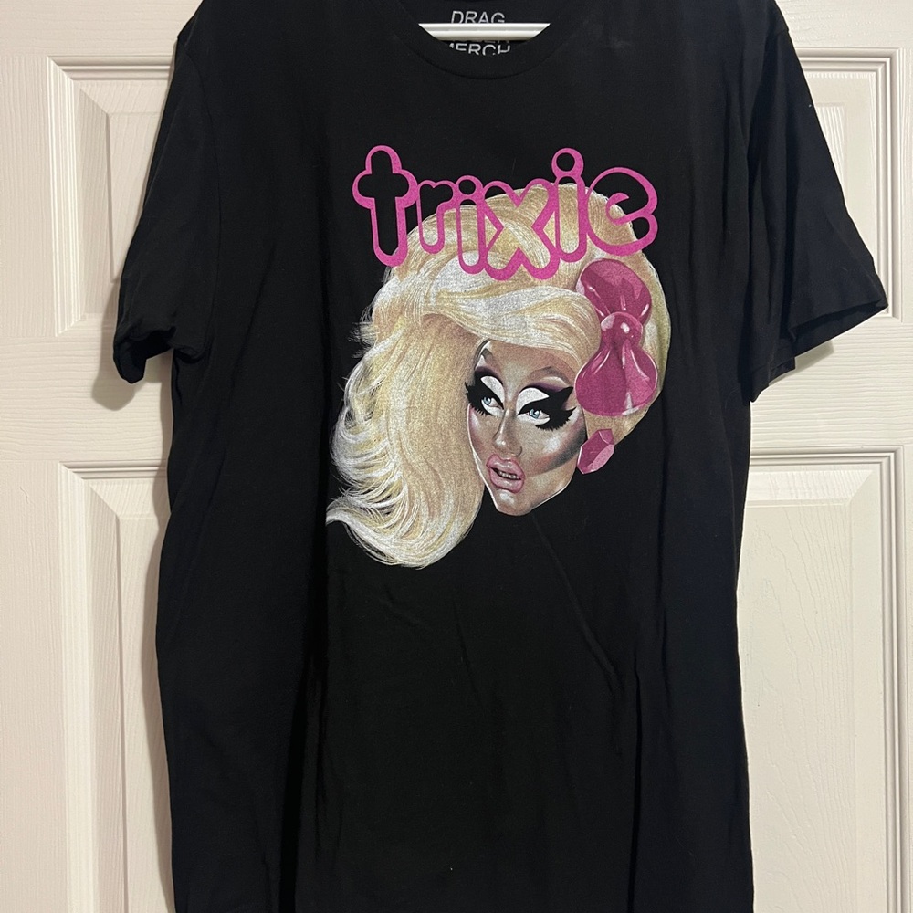 Women’s Hot Topic Trixie Mattel Graphic Tee Size Large